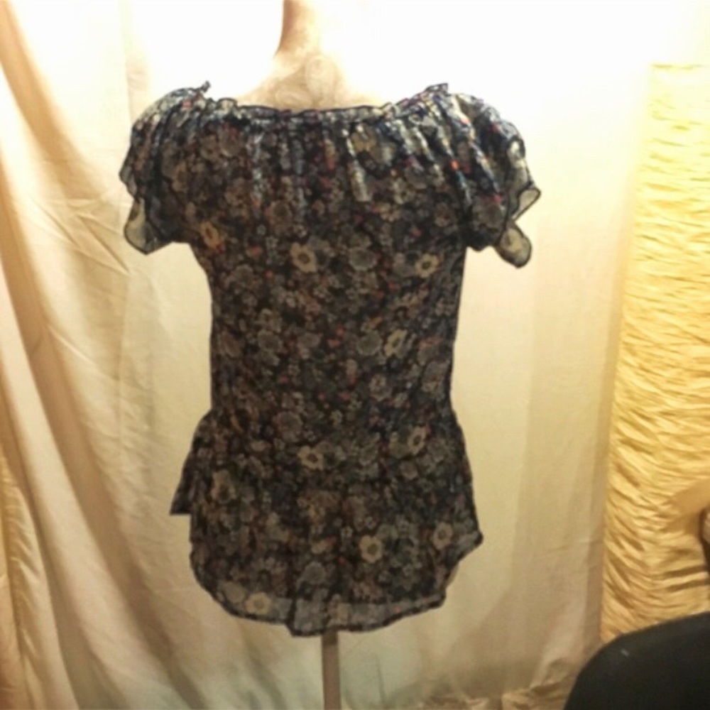 ❤️4for$18Navy blue floral ruffled top - Picture 3 of 3